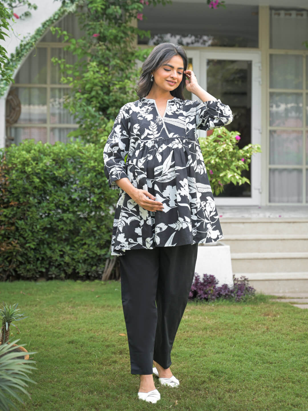 Black White Floral Print Cotton Maternity Feeding-Friendly Top