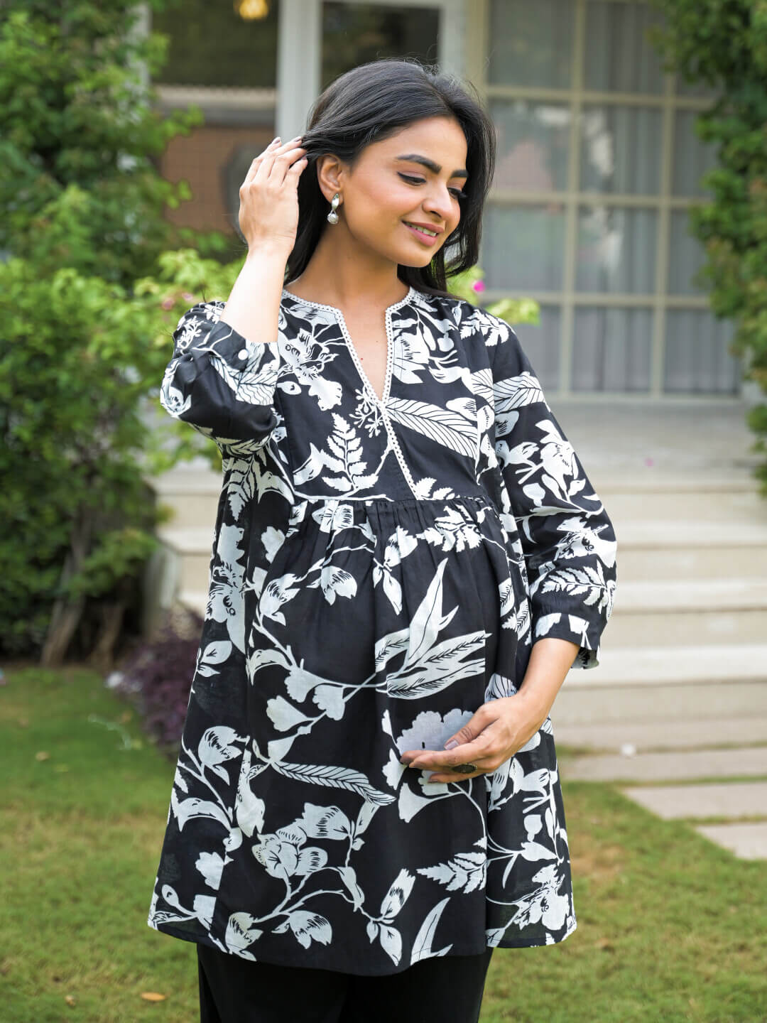 Black White Floral Print Cotton Maternity Feeding-Friendly Top